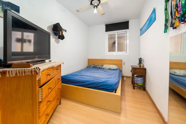 Venta cuarta planta 3 habitaciones sin ascensor Reyes Católicos — 15