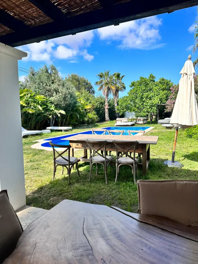 ENCANTADORA VILLA CON ESTUDIO INDEPENDIENTE — 8