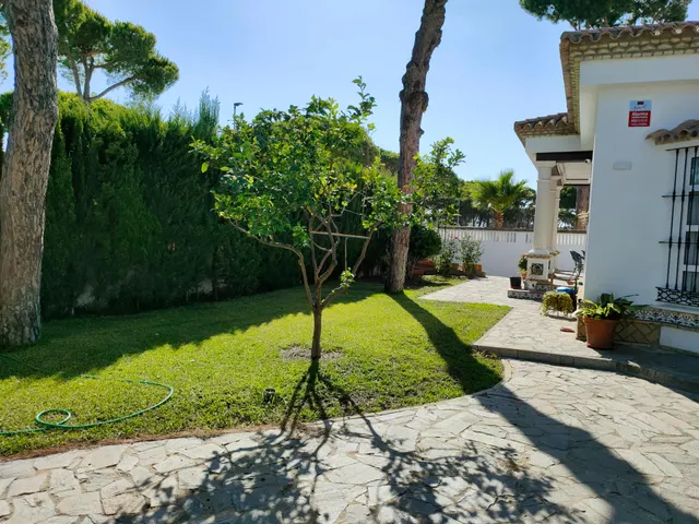 Fantástico chalet en Costa de Sancti Petri, a solo 350 metros del mar. — 11