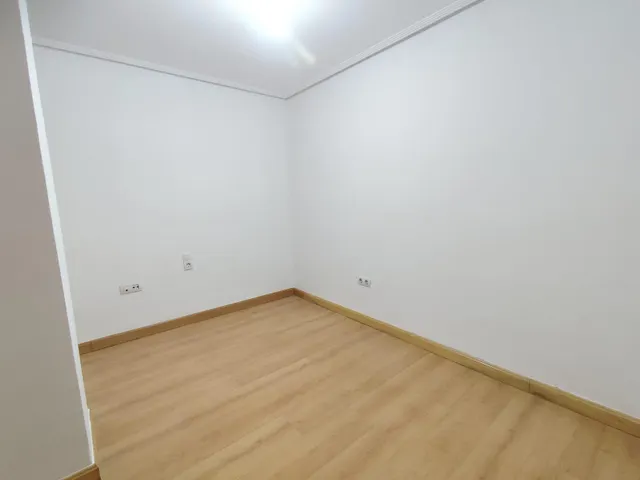 PISO DE 3 DORMITORIOS CON GRAN TERRAZA- C/ MIGUEL SERVET — 28