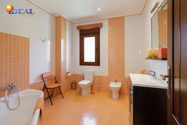 Casa con terreno ubicada en plena naturaleza, a tan solo 2km de Montefrio. — 24