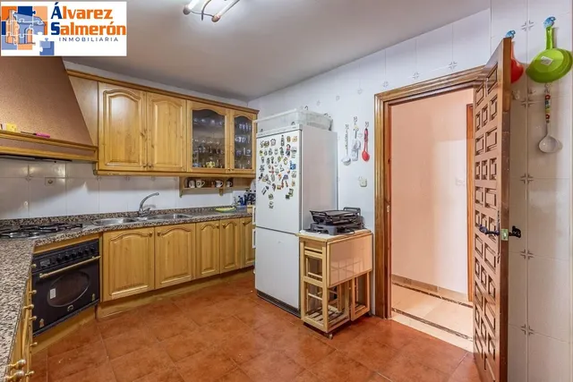 Espectacular Chalet en Ogijares - Ideal para Familias — 26