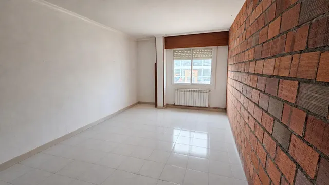 Nave comercial con alojamiento, aparcamiento y parcela en A Gándara — 27