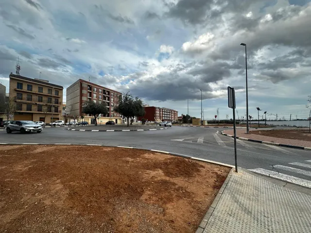 Local comercial con oficinas y zona de trabajo — 28