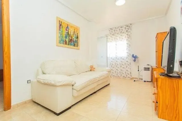 Gran apartamento en Torrevieja: 3 hab, 2 baño — 2
