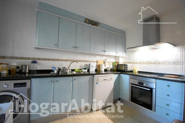 ¡IMPRESIONANTE! AMPLIO CON 4 DORMITORIOS, TERRAZA Y GARAJE J - foto 5