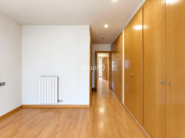 Exclusivo ático tríplex con gran terraza de 79 m2, 4 balcones y zona comunitaria con 2 piscinas y pista de pádel en cappont — 28