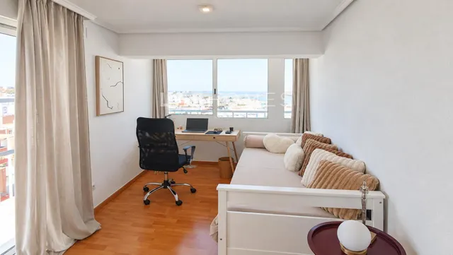 Vivienda reformada en 11ª planta con vistas panorámicas — 21