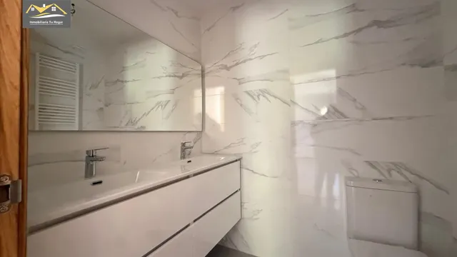 Chalé adosado, con terraza 30m , jardín 70m , garaje para 2 coches. 5 habitaciones. 3 baños. Cocina salón comedor de 35 m2. Magnificas vistas. Muy soleados — 47