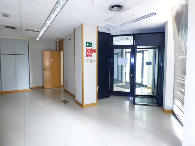 Local comercial esquinero en la zona de Poble Nou — 13
