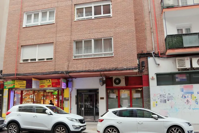 Piso grande para reformar en C/Verbena - foto 3