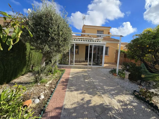 Casa independiente en venta Playa Flamenca
