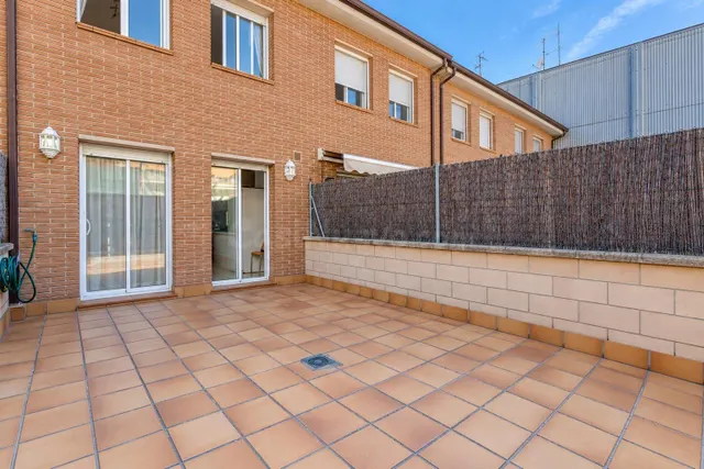 Espai, terrassa i garatge al centre de Vilanova del Cami — 2