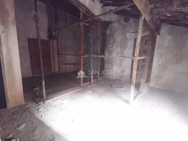 SE VENDE CASA CON GARAJE EN NOVELDA EN REFORMA. — 29