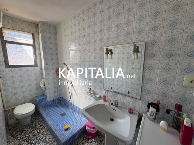 Casa en venta en Genovés, 5 habitaciones y terraza. — 8