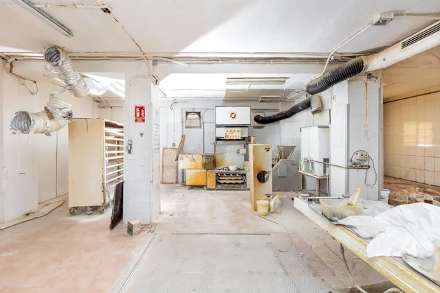 Local + vivienda en Avda. Cadiz — 47