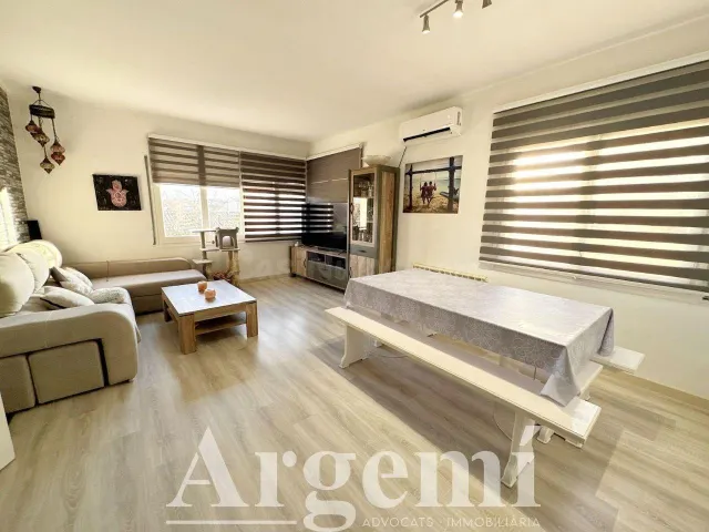 EN EXCLUSIVA Casa en planta con terreno edificable en Palau- - foto 5