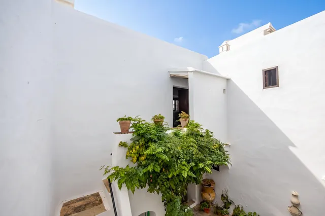 Casa Independiente en pleno Casco Antiguo. — 25