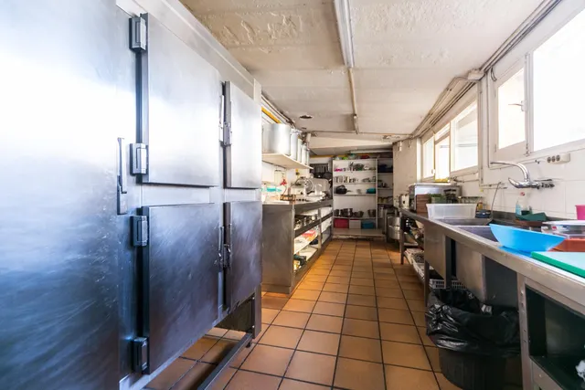 Restaurante con casa en preciosa ubicación de Cerdanyola — 31