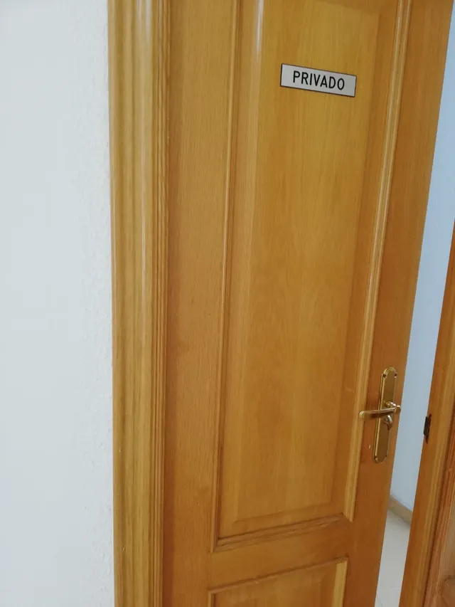 SI ERES EMPRENDEDOR AQUÍ TIENES TU LOCAL — 8