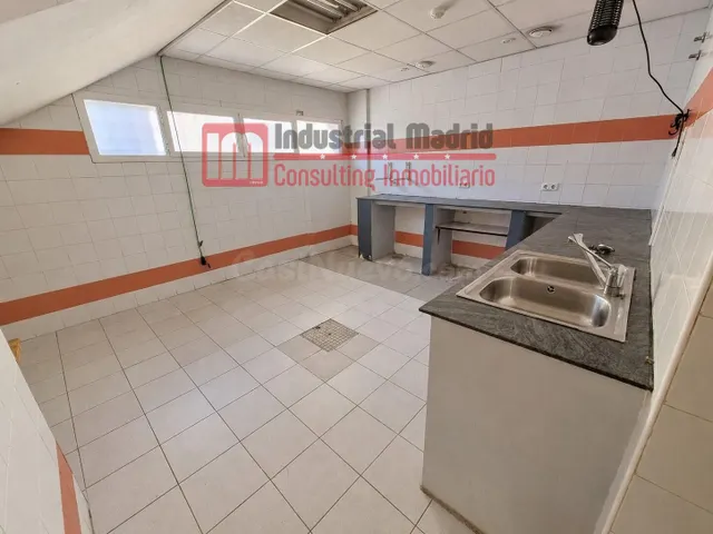 Espectacular nave comercial en alquiler en Arganda del Rey – primera línea de avenida principal — 3