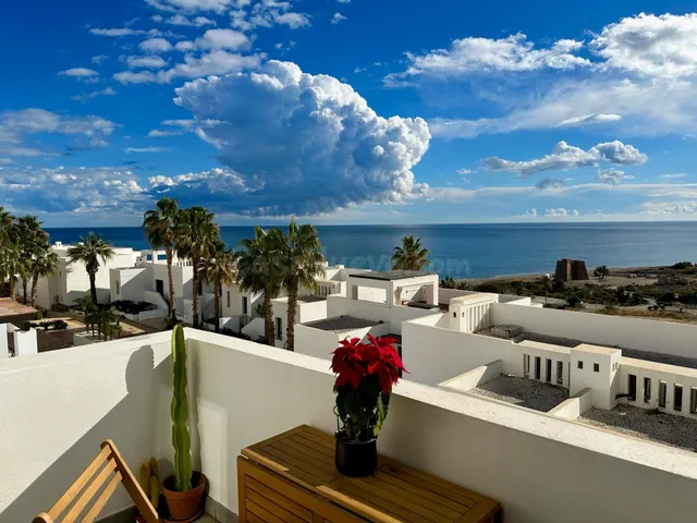 Atico dos dormitorios, terraza vistas al mar y parking en Mo - foto 2