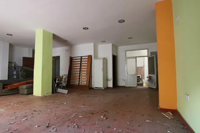 LOCAL IDEAL  PARA CUALQUIER  TIPO DE NEGOCIO, MUY  ZONA COMERCIAL — 3