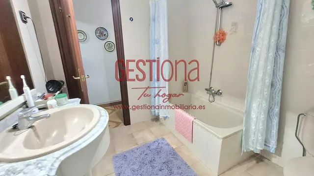 CASA ADOSADA, DISPUESTA PARA ENTRAR A VIVIR. HAZAS DE CESTO. — 20