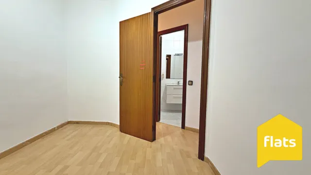 Se vende Amplio y Luminoso Piso exterior de 3 amplias habitaciones, Galería exterior, patio interior, Aire Acondicionado y con increíbles oportunidades de reforma a tu gusto! — 12