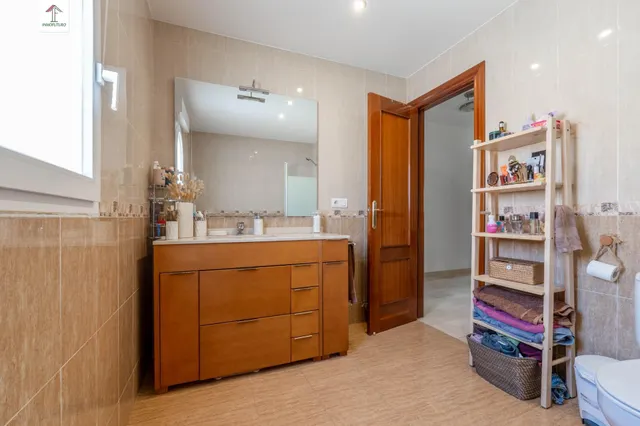 Espectacular chalet adosado en el Vial de Churriana de la Vega: eficiencia, confort y listo para entrar a vivir! — 42