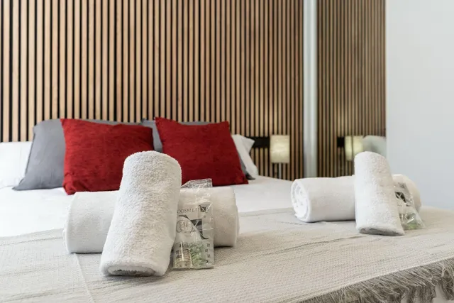 Exclusivo Piso Totalmente Reformado con Terraza en el Centro de Estepona — 21