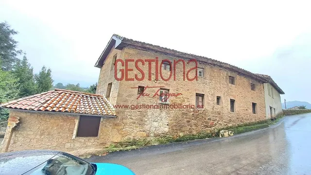 CASA DE PIEDRA EN LIERGANES. — 30