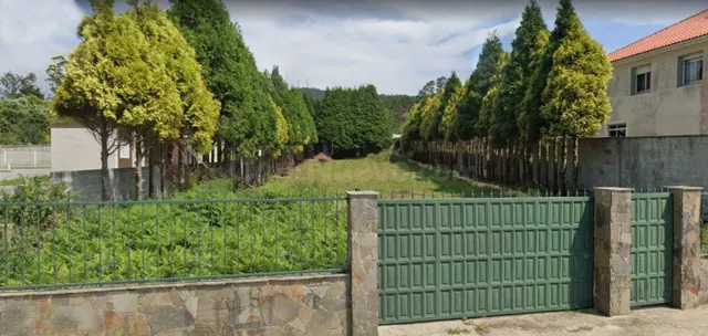 Finca urbana con cierre en Leiloio - Malpica