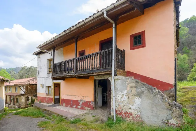 Casa  asturiana de piedra a rehabilitar con finca de 32.000 m2  en Llaneces (Mieres) — 17