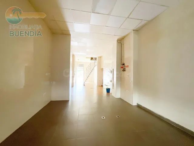 FANTASTICO LOCAL COMERCIAL A TAN SOLO 120M DE LA PLAYA — 4