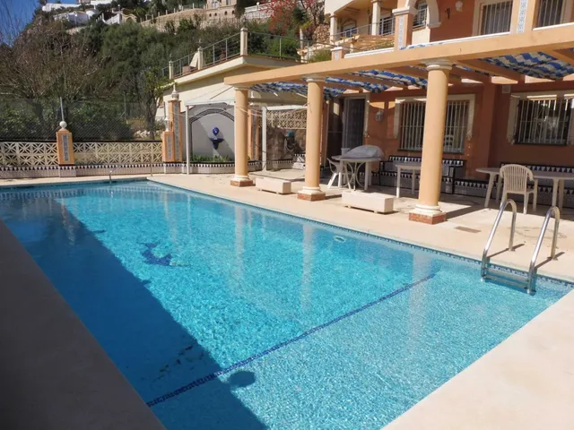 Villa grande con mucho potencial y vistas al mar zona Estupa Budista, Benalmádena — 17