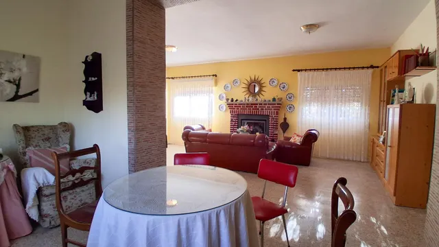 CASA CON TERRENO RÚSTICO VENTA ALMENARA DE TORMES. Urbis te ofrece una casa con terreno rústico en venta en Almenara de Tormes, Salamanca. — 50