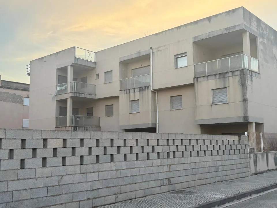 OPORTUNIDAD INVERSORES. Edificio en construcción al 65% en la playa de Miramar.