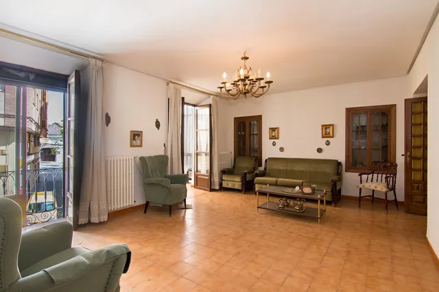 Escpecatcular Casa- Edficicio en el Centro de Baza — 5