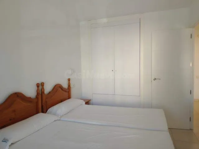 Apartamento con piscina comunitaria y licencia turística - foto 3