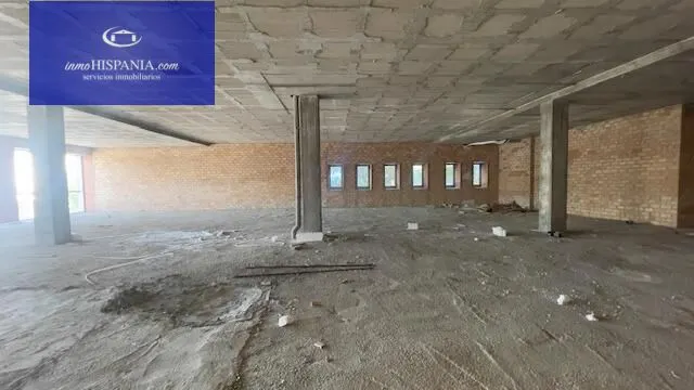 Se vende o alquila local totalmente diafano en Zona Franca — 16