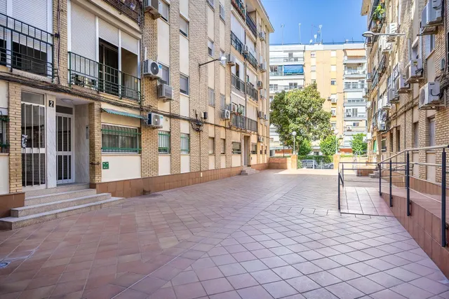 PISO DE 4 DORMITORIOS CONVERTIDO EN 2 EN PLENO CORAZÓN DE TRIANA — 31