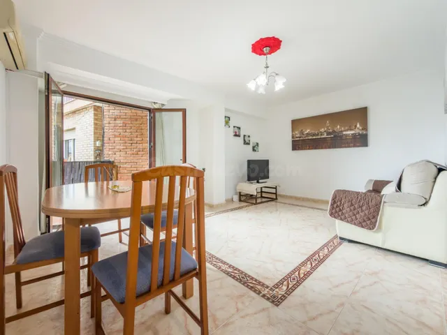 Piso de 3 Dorm. en Armilla (frente al AYUNTAMIENTO y Metro) - foto 4