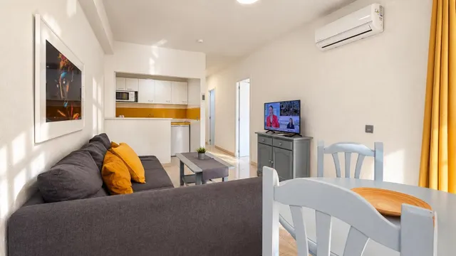 TORREMOLINOS 1 DORMITORIO — 12