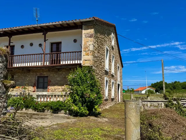 CONJUNTO DE EDIFICACIONES CON TERRENO URBANO EN LA REVILLA. — 9