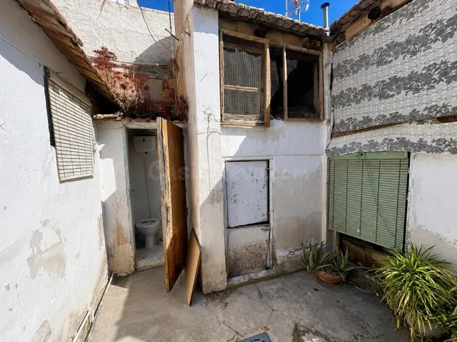 Dos viviendas con patio en una única finca registral en Alca