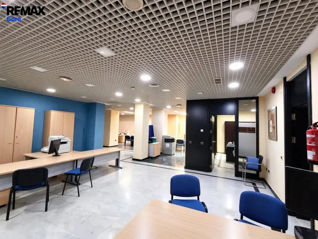 Local para oficinas, gimnasio o clínica en venta en el Centro de Badajoz — 29