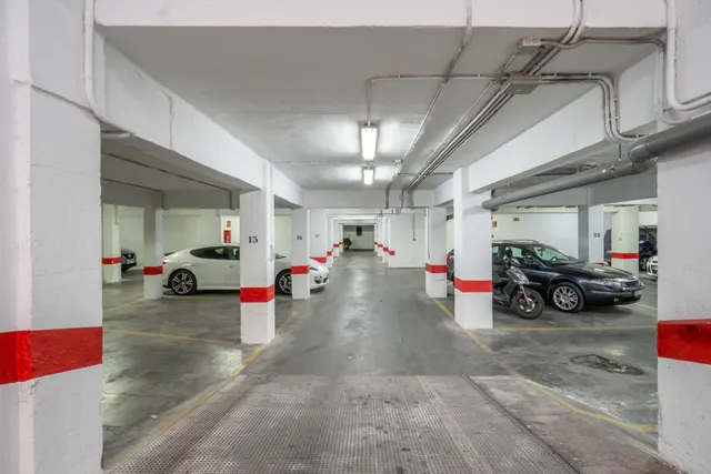 Alquiler plaza de aparcamiento para moto en Arabial — 8