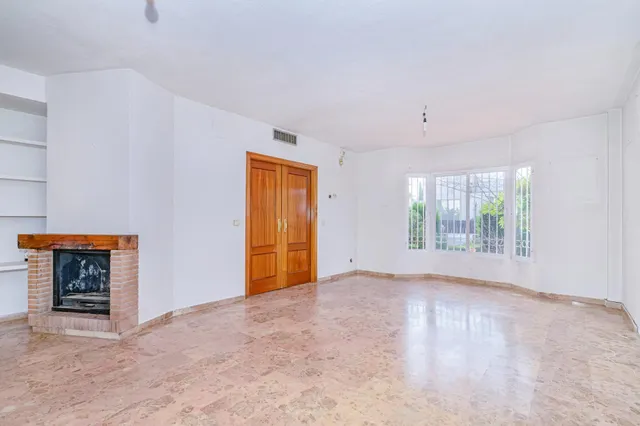 Chalet independiente en esquina en una zona muy buena de Huétor Vega — 9