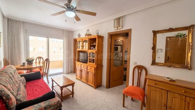 Apartamento de 2 dormitorios con ascensor y piscina comunita - foto 3